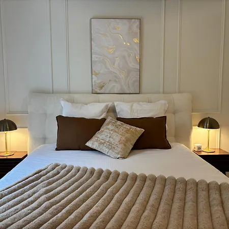Emerald Chic - Terrace Fiber & Parking - 4 Guests - Ac Apartment